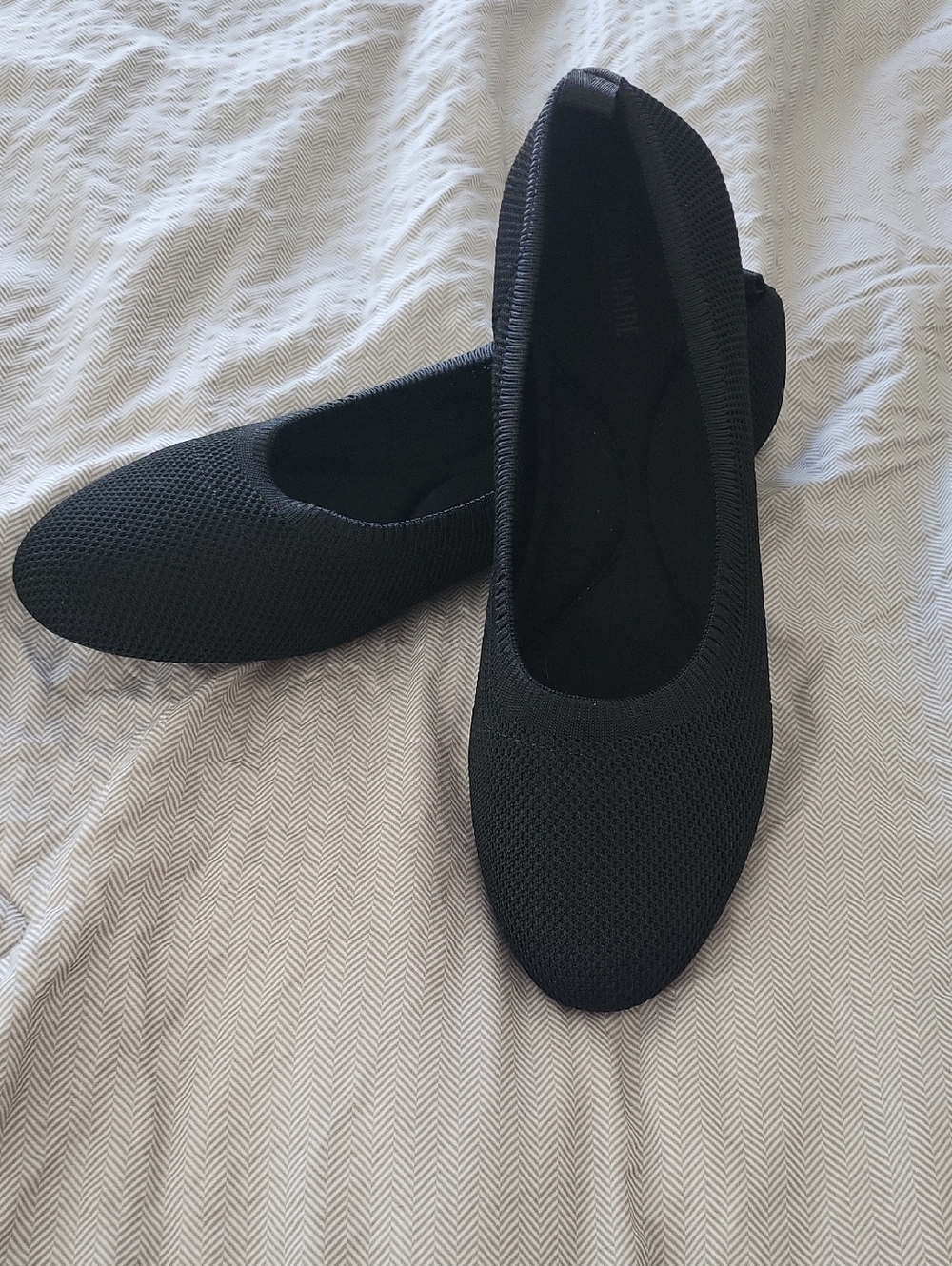 Women's Black Mesh Stretch Ballet Flats - Cushioned Comfort